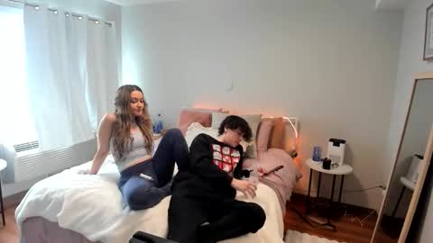 Snapshot of aesus3x chatting on March 22, 2026, 12:25 am Niko online show from March 22, 2026, 12:25 am