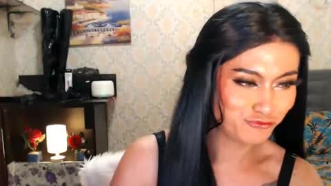 Snapshot of affairtoyourgoddesskhendra chatting on December 14, 2024, 12:01 am Dominant Goddess Contessa online show from December 14, 2024, 12:01 am