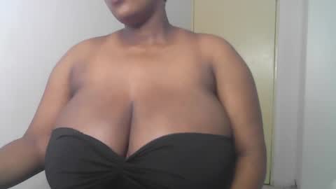 Snapshot of africanbusty chatting on December 14, 2024, 3:36 pm ONLYFAN-Africanbusty online show from December 14, 2024, 3:36 pm