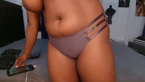 Africanpetitequeenn online show from April 24, 2026, 7:27 pm