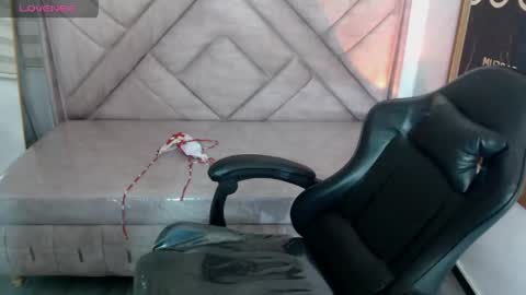 afrodita_wild_v online show from April 24, 2026, 1:35 pm
