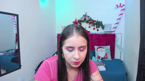 Snapshot of afroditaandsoffi chatting on December 31, 2024, 12:04 pm Afrodita Chery y Hermione online show from December 31, 2024, 12:04 pm