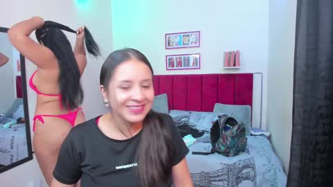 Snapshot of afroditaandsoffi chatting on January 8, 2025, 12:05 pm Afrodita Chery y Hermione online show from January 8, 2025, 12:05 pm