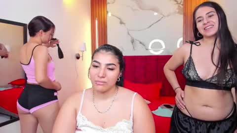 Snapshot of afroditaandsoffi chatting on February 28, 2025, 6:31 pm Afrodita Chery y Hermione online show from February 28, 2025, 6:31 pm