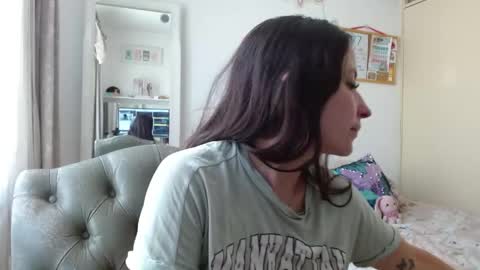 afrodithaa_ online show from April 22, 2026, 3:24 pm