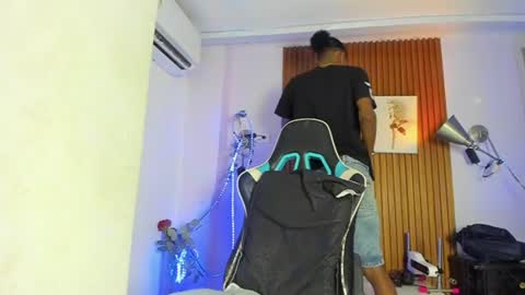 afrowayuu online show from June 12, 2026, 5:56 pm