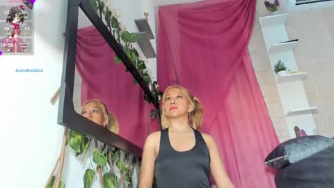 Agatadelphine online show from March 1, 2025, 4:33 pm