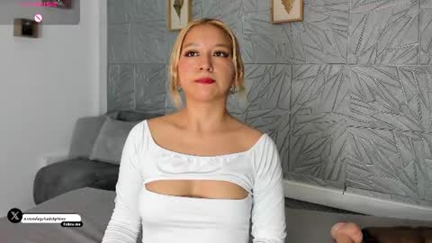 Agatadelphine online show from July 4, 2026, 1:17 pm