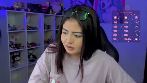 Snapshot of agatha_riccie chatting on December 2, 2024, 7:14 am Cat online show from December 2, 2024, 7:14 am