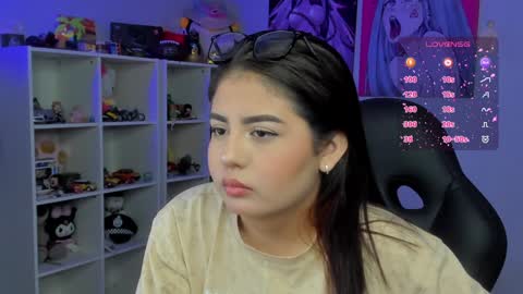 Snapshot of agatha_riccie chatting on December 5, 2024, 7:05 am Cat online show from December 5, 2024, 7:05 am