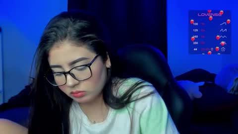 Cat online show from December 4, 2025, 3:05 am