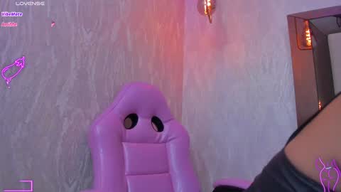 Snapshot of agatha_russh_ chatting on January 28, 2025, 5:14 pm LUNNA online show from January 28, 2025, 5:14 pm