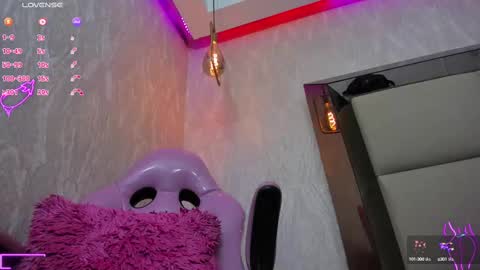 Snapshot of agatha_russh_ chatting on February 11, 2025, 7:38 pm LUNNA online show from February 11, 2025, 7:38 pm