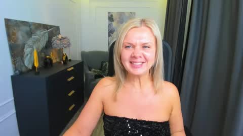 Snapshot of agathaklouin chatting on May 5, 2026, 7:11 pm Agatha online show from May 5, 2026, 7:11 pm