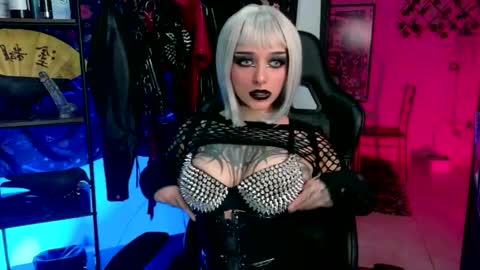 Snapshot of agathamoonn chatting on May 16, 2026, 7:12 pm Agatha Fox online show from May 16, 2026, 7:12 pm