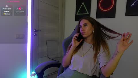 Agelina Lilly Laura online show from September 11, 2025, 1:33 pm