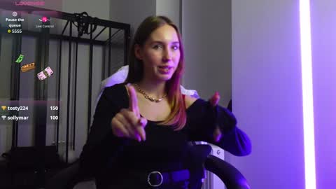 Agelina Lilly Laura online show from November 22, 2025, 7:35 pm