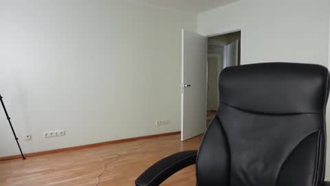 Agelina Lilly Laura online show from April 27, 2026, 12:03 pm