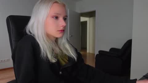 Snapshot of agelina_summer chatting on May 8, 2026, 12:32 pm Agelina Lilly Laura online show from May 8, 2026, 12:32 pm