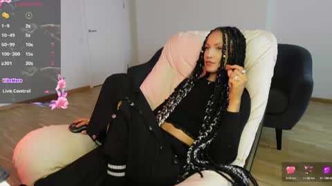 Snapshot of agelina_summer chatting on May 19, 2026, 9:26 am Agelina Lilly Laura online show from May 19, 2026, 9:26 am