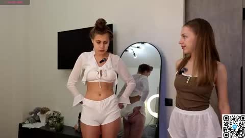 Monica and Bella online show from June 7, 2026, 6:39 am