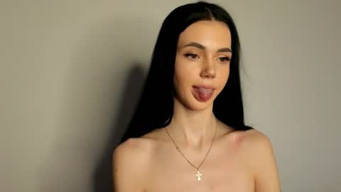Snapshot of agness_leas chatting on March 18, 2026, 5:05 pm agness_leas online show from March 18, 2026, 5:05 pm