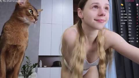 Snapshot of agnessi_ chatting on October 3, 2025, 4:20 am agnessi_ online show from October 3, 2025, 4:20 am