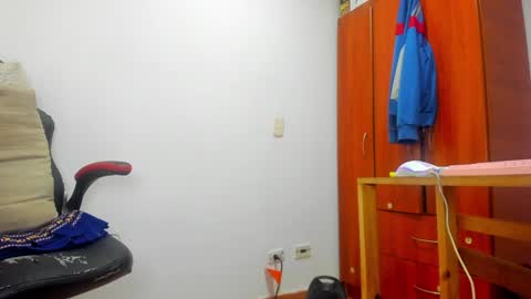 Agustin online show from December 28, 2024, 7:54 pm