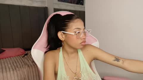 Snapshot of aida_princess chatting on November 4, 2025, 11:15 pm Aida online show from November 4, 2025, 11:15 pm