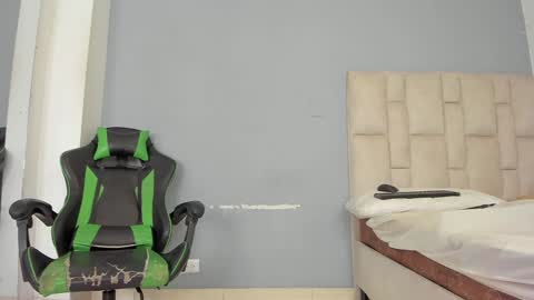 Snapshot of aida_rose chatting on December 20, 2024, 12:19 am karoline online show from December 20, 2024, 12:19 am