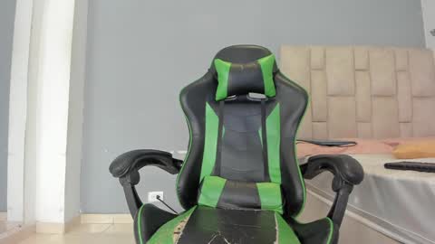 Snapshot of aida_rose chatting on January 21, 2025, 9:25 pm karoline online show from January 21, 2025, 9:25 pm