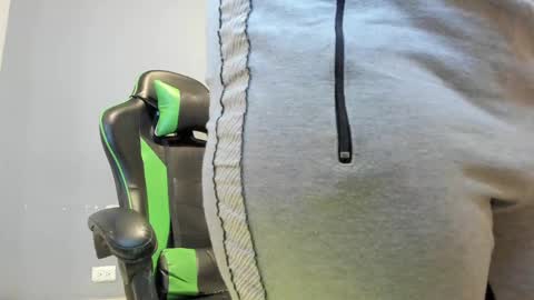 Snapshot of aida_rose chatting on February 15, 2025, 12:22 pm karoline online show from February 15, 2025, 12:22 pm