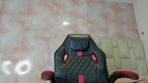 Snapshot of aida_rose chatting on March 8, 2025, 9:40 pm karoline online show from March 8, 2025, 9:40 pm