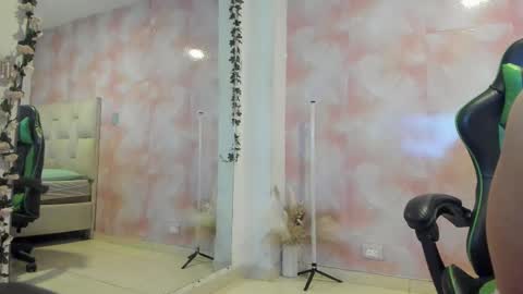 Snapshot of aida_rose chatting on September 16, 2025, 7:37 pm karoline online show from September 16, 2025, 7:37 pm