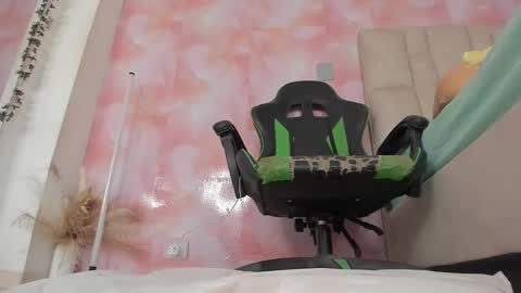 Snapshot of aida_rose chatting on September 19, 2025, 4:47 am karoline online show from September 19, 2025, 4:47 am