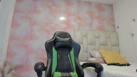 karoline  online show from June 19, 2026, 8:23 pm