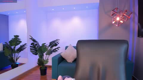 aidajoness online show from November 11, 2025, 12:05 pm