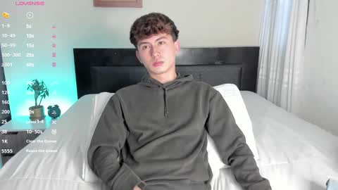 Snapshot of aidan_hale chatting on December 29, 2024, 10:47 pm A H online show from December 29, 2024, 10:47 pm