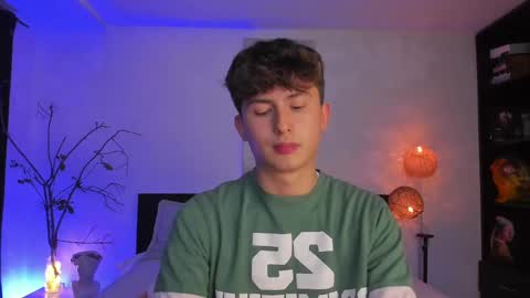 Snapshot of aidan_hale chatting on February 21, 2025, 1:33 am A H online show from February 21, 2025, 1:33 am