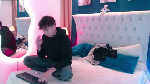 Snapshot of aiden_rivers_ chatting on June 2, 2026, 12:40 pm Aiden online show from June 2, 2026, 12:40 pm