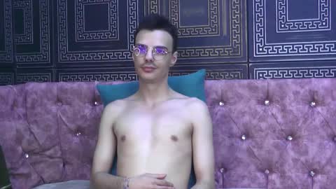 Aiden online show from November 28, 2025, 6:54 pm