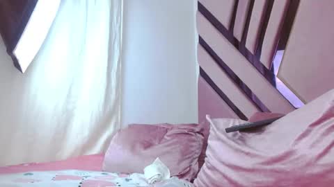 aiilynsmiith online show from October 18, 2025, 2:36 am