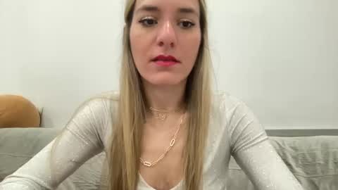 Snapshot of ailebun chatting on January 1, 2025, 2:19 am Aile online show from January 1, 2025, 2:19 am