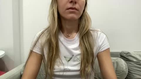 Snapshot of ailebun chatting on January 2, 2025, 4:09 am Aile online show from January 2, 2025, 4:09 am