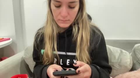 Aile online show from January 4, 2025, 1:21 pm