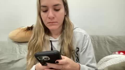 Aile online show from January 11, 2025, 1:22 pm