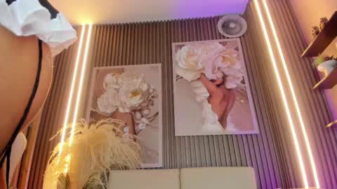   online show from October 17, 2025, 2:15 am