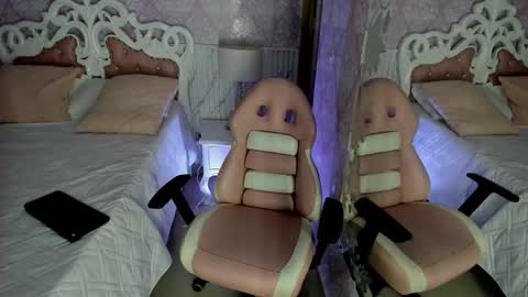   online show from November 26, 2025, 2:23 am