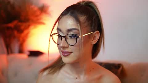 Snapshot of aileenaxa chatting on June 10, 2026, 8:41 pm Aileen online show from June 10, 2026, 8:41 pm