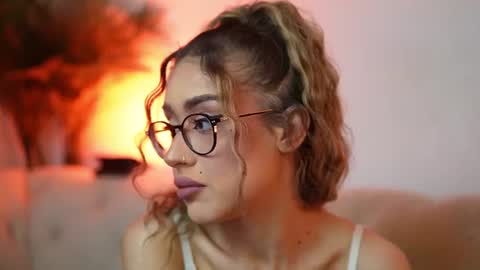 Snapshot of aileenaxa chatting on June 12, 2026, 9:03 pm Aileen online show from June 12, 2026, 9:03 pm